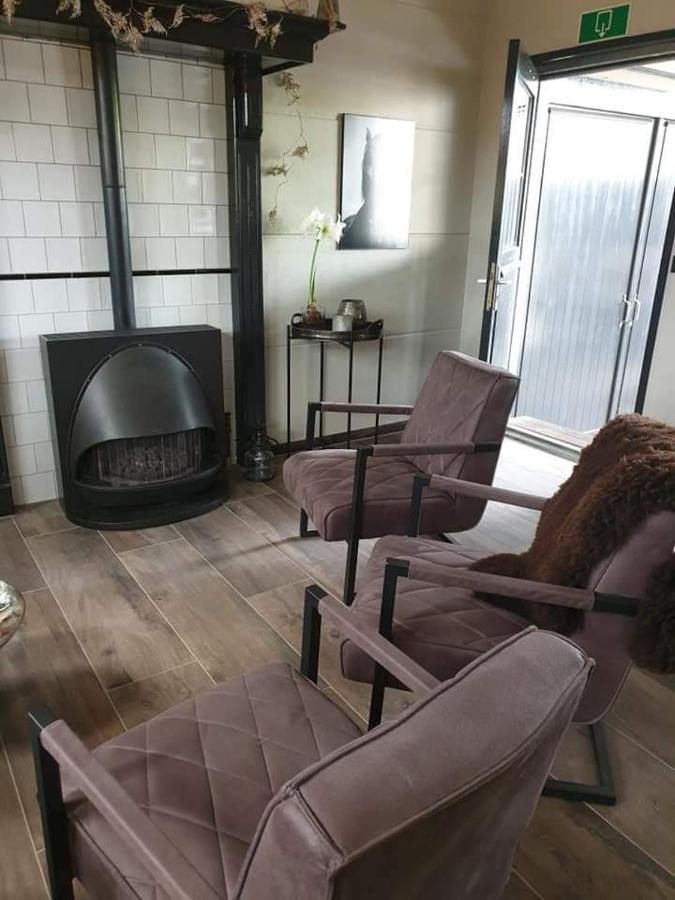 Luxe Gastenkamer Met Living En Keuken Bij Friezen Paarden Stal Pellendijk Westendorp 외부 사진
