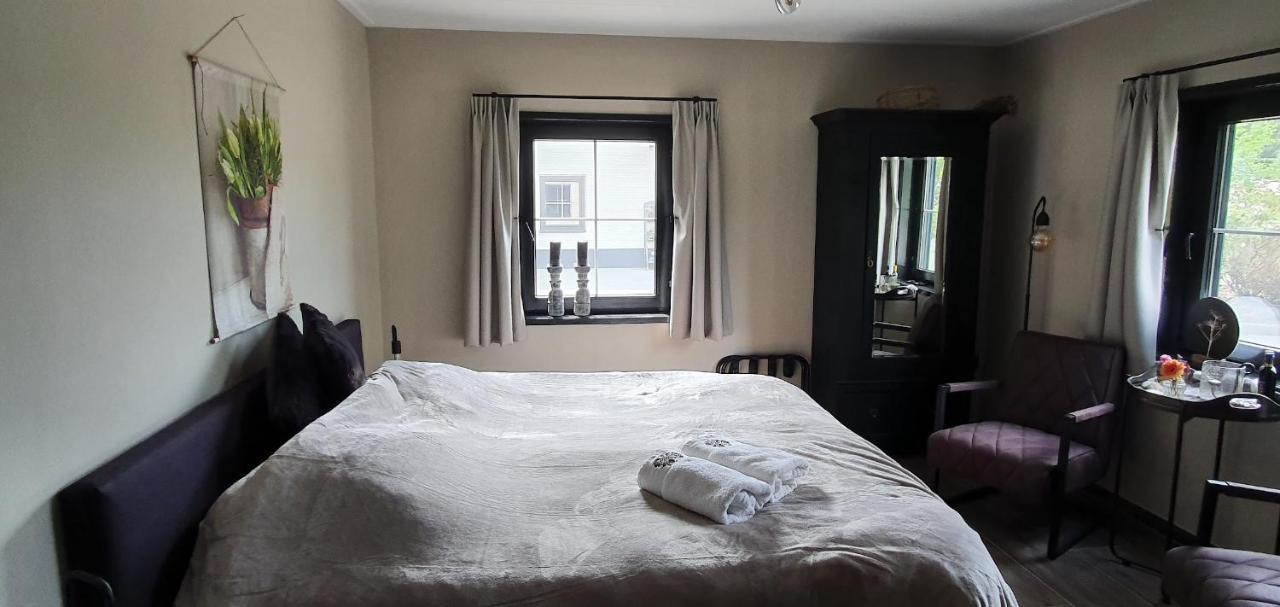 Luxe Gastenkamer Met Living En Keuken Bij Friezen Paarden Stal Pellendijk Westendorp 외부 사진